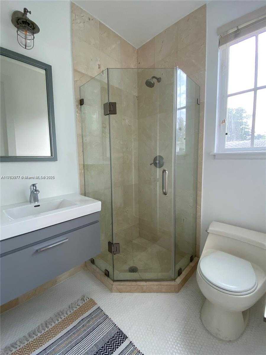 Small Image of 350 EAST WOODCREST, Key Biscayne Number 23