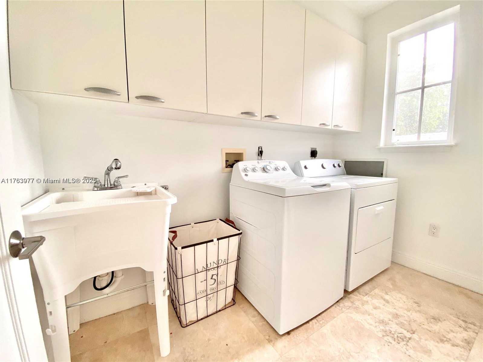 Small Image of 350 EAST WOODCREST, Key Biscayne Number 24