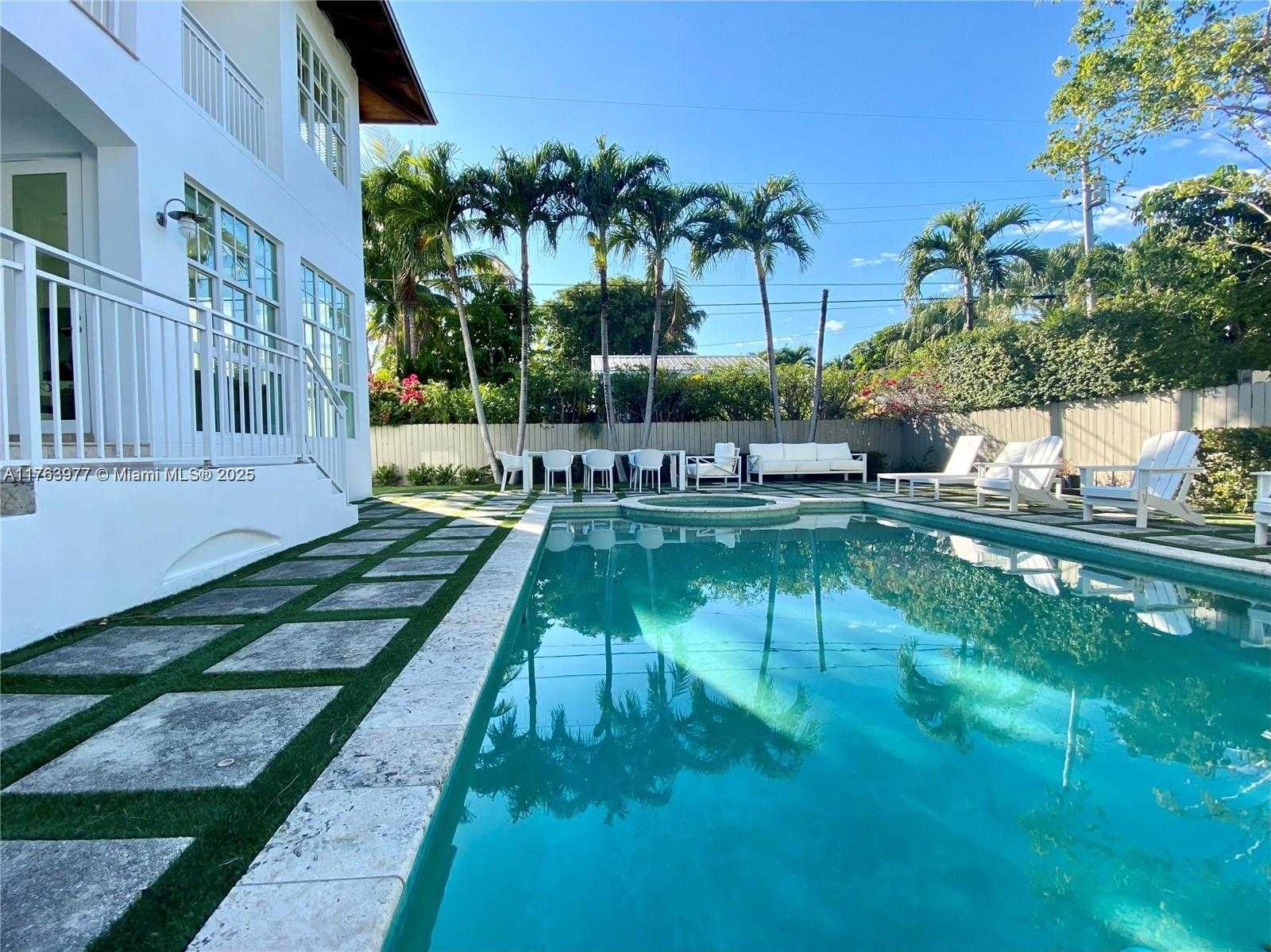 Small Image of 350 EAST WOODCREST, Key Biscayne Number 27