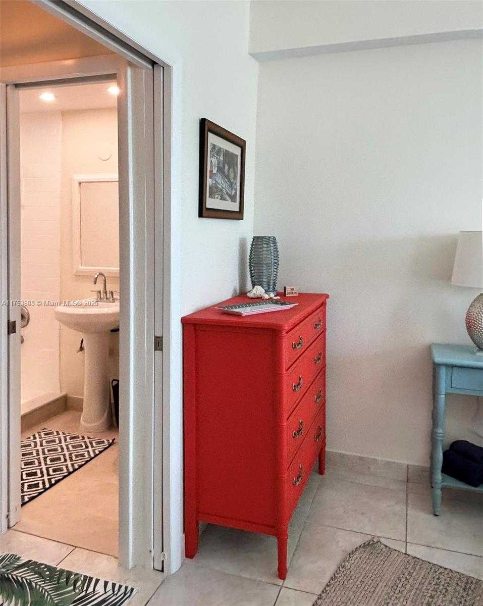 Small Image of 335 OCEAN DR #139, Miami Beach Number 12