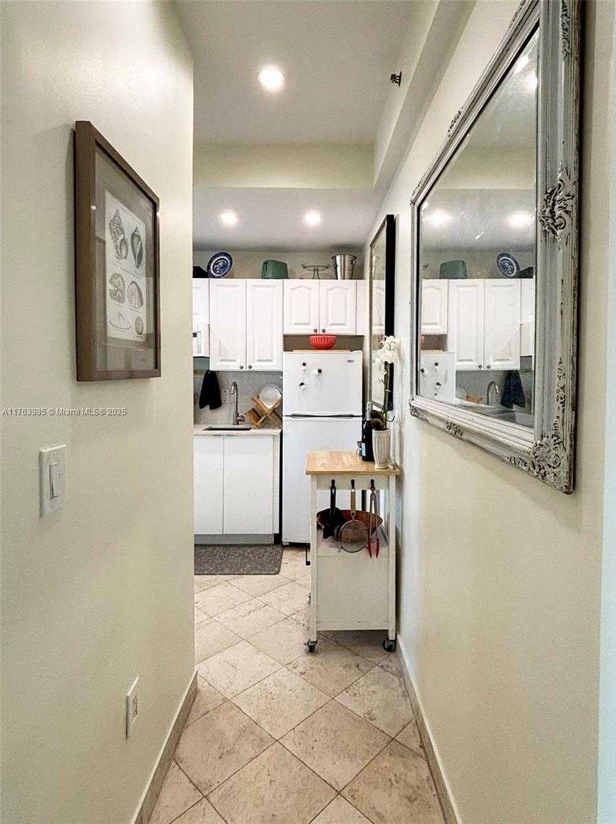 Small Image of 335 OCEAN DR #139, Miami Beach Number 13