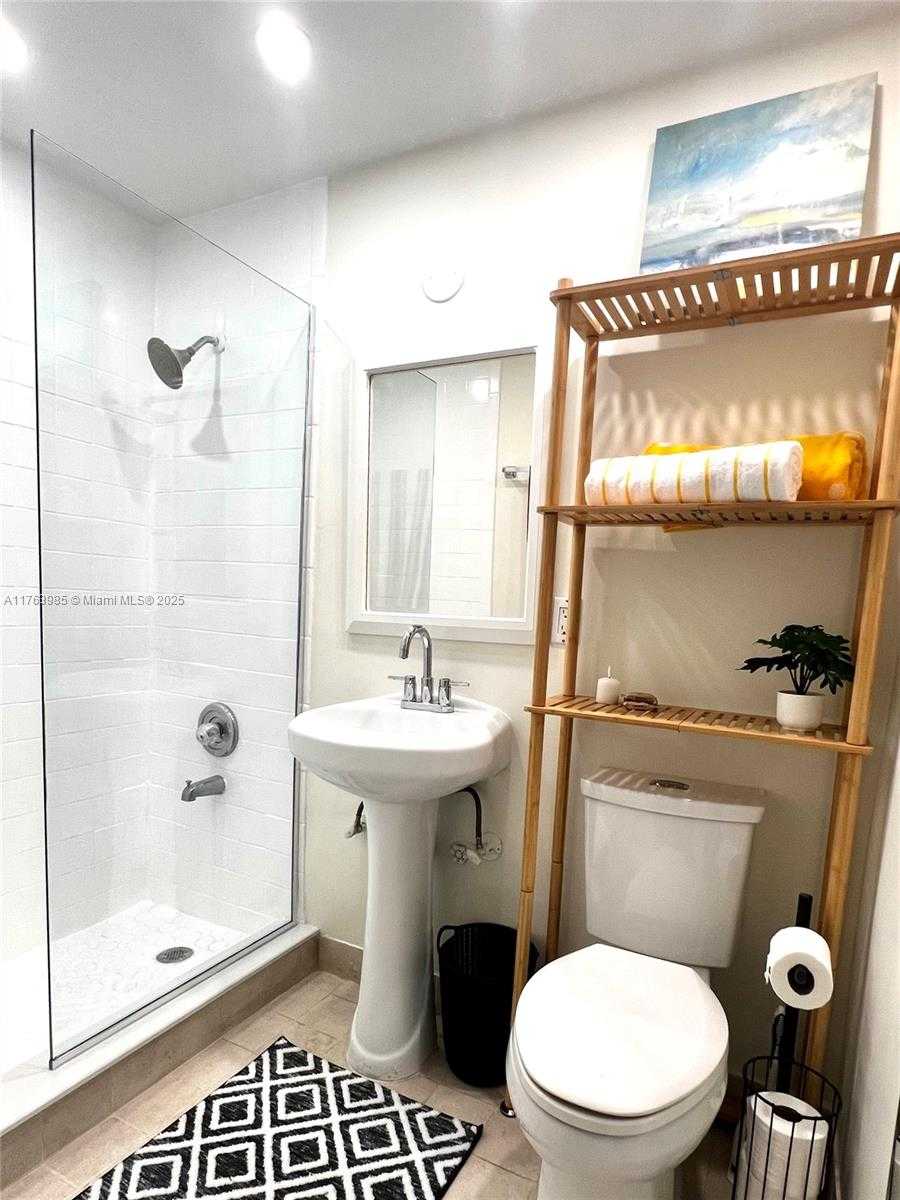 Small Image of 335 OCEAN DR #139, Miami Beach Number 4