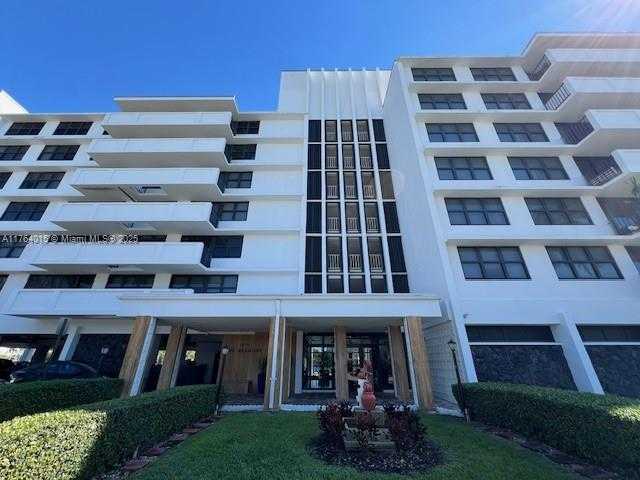 Small Image of 10101 EAST BAY HARBOR DR #301, Bay Harbor Islands Number 19