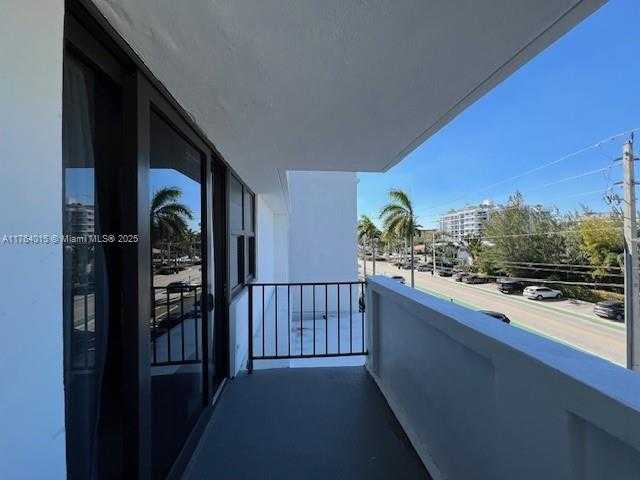 Small Image of 10101 EAST BAY HARBOR DR #301, Bay Harbor Islands Number 3
