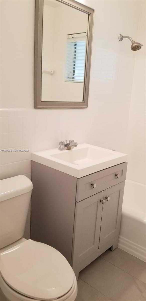 Small Image of 702, Coral Gables Number 10