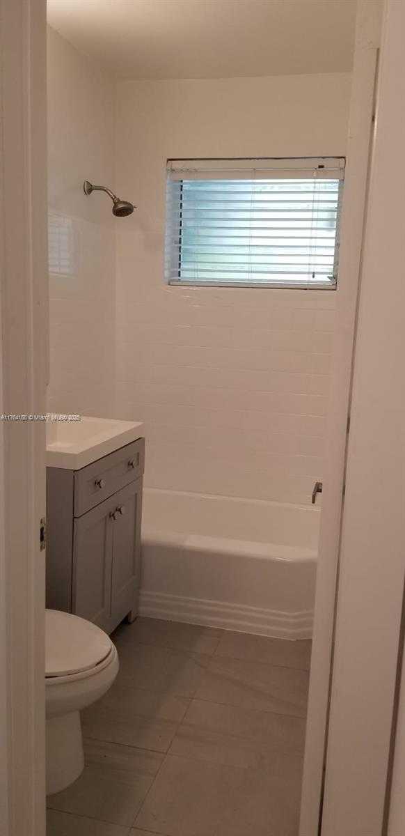 Small Image of 702, Coral Gables Number 11