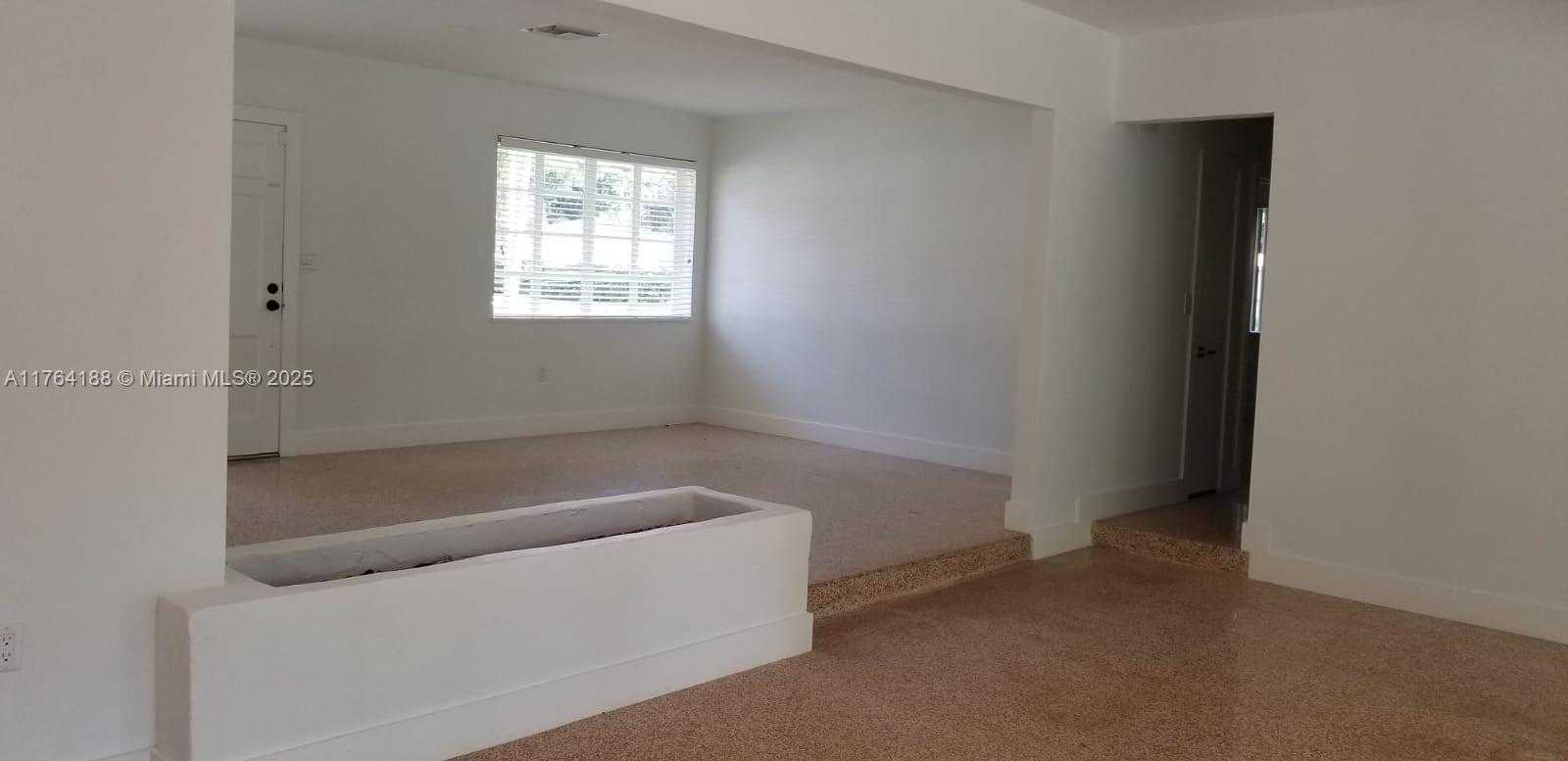 Small Image of 702, Coral Gables Number 13