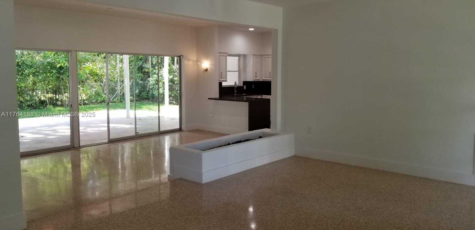 Small Image of 702, Coral Gables Number 14