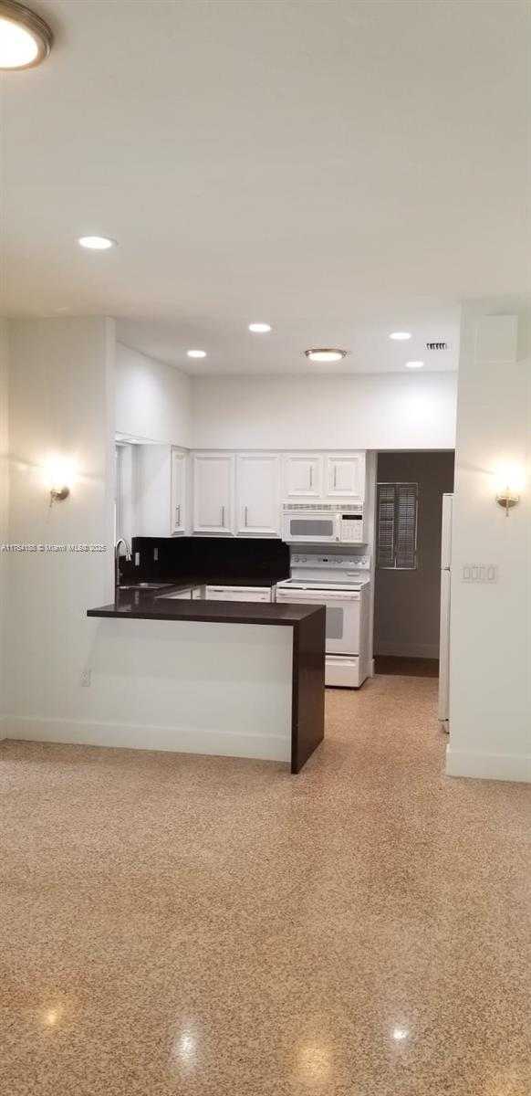 Small Image of 702, Coral Gables Number 15
