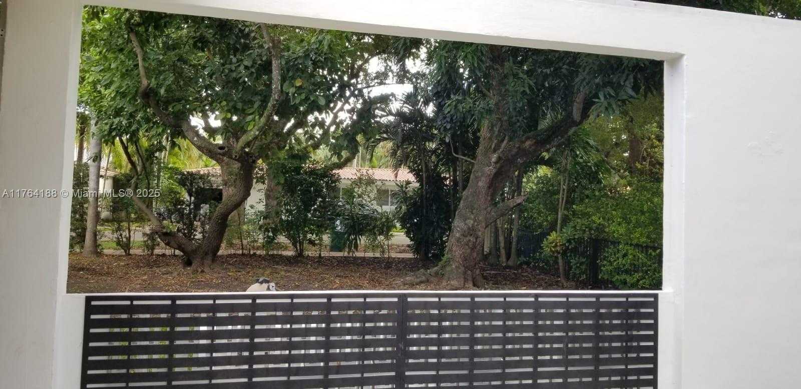 Small Image of 702, Coral Gables Number 3