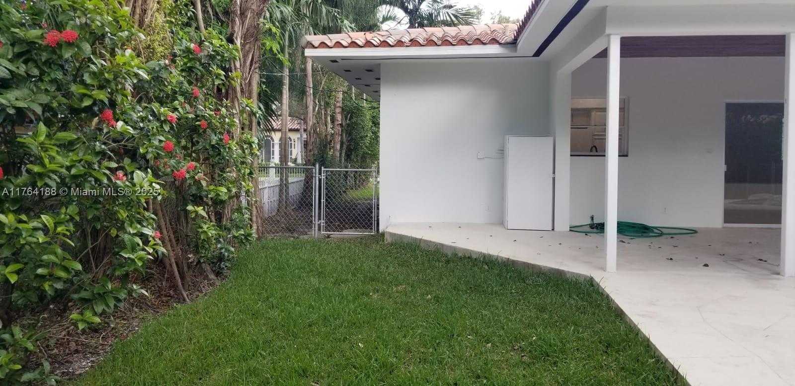 Small Image of 702, Coral Gables Number 4