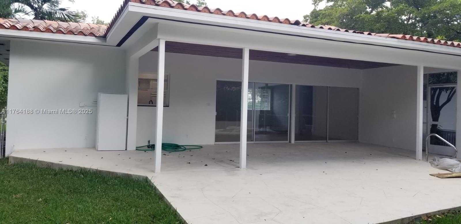 Small Image of 702, Coral Gables Number 5