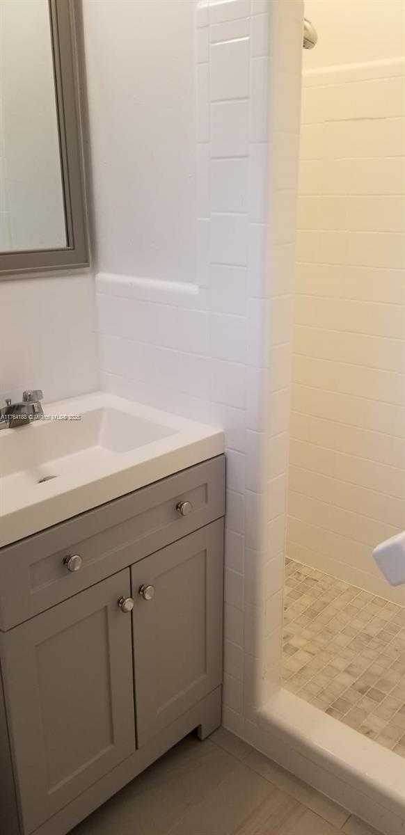 Small Image of 702, Coral Gables Number 6