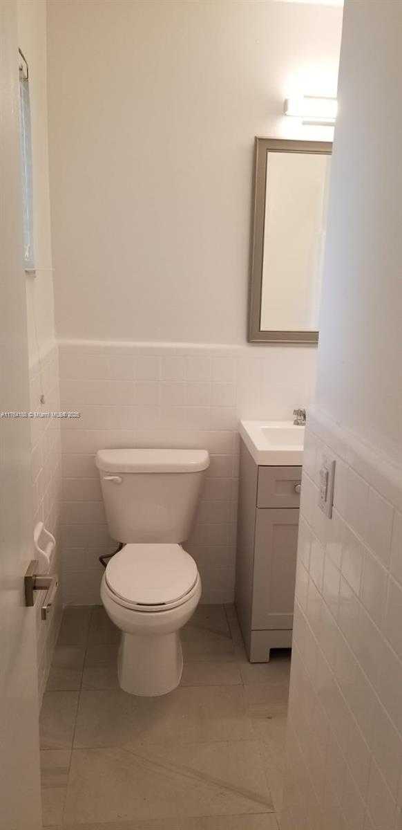 Small Image of 702, Coral Gables Number 7