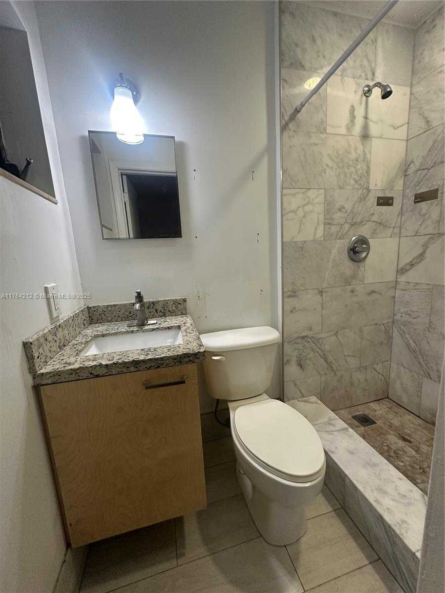 Small Image of 8250, Miami Number 12
