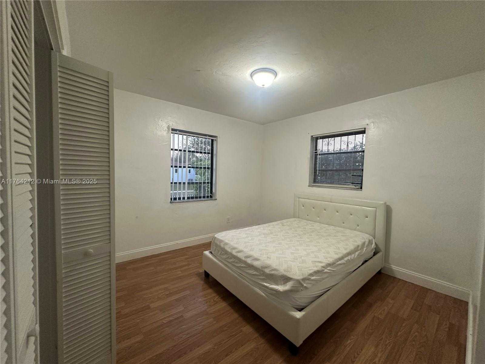 Small Image of 8250, Miami Number 13
