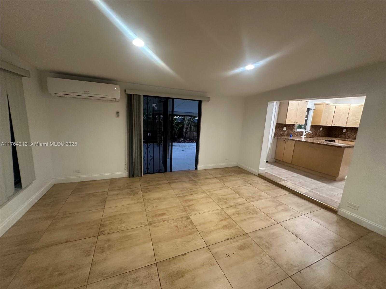 Small Image of 8250, Miami Number 2