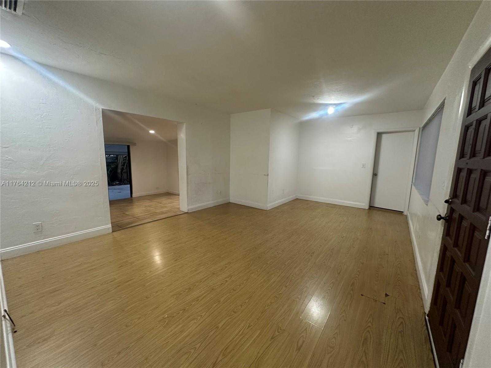 Small Image of 8250, Miami Number 3