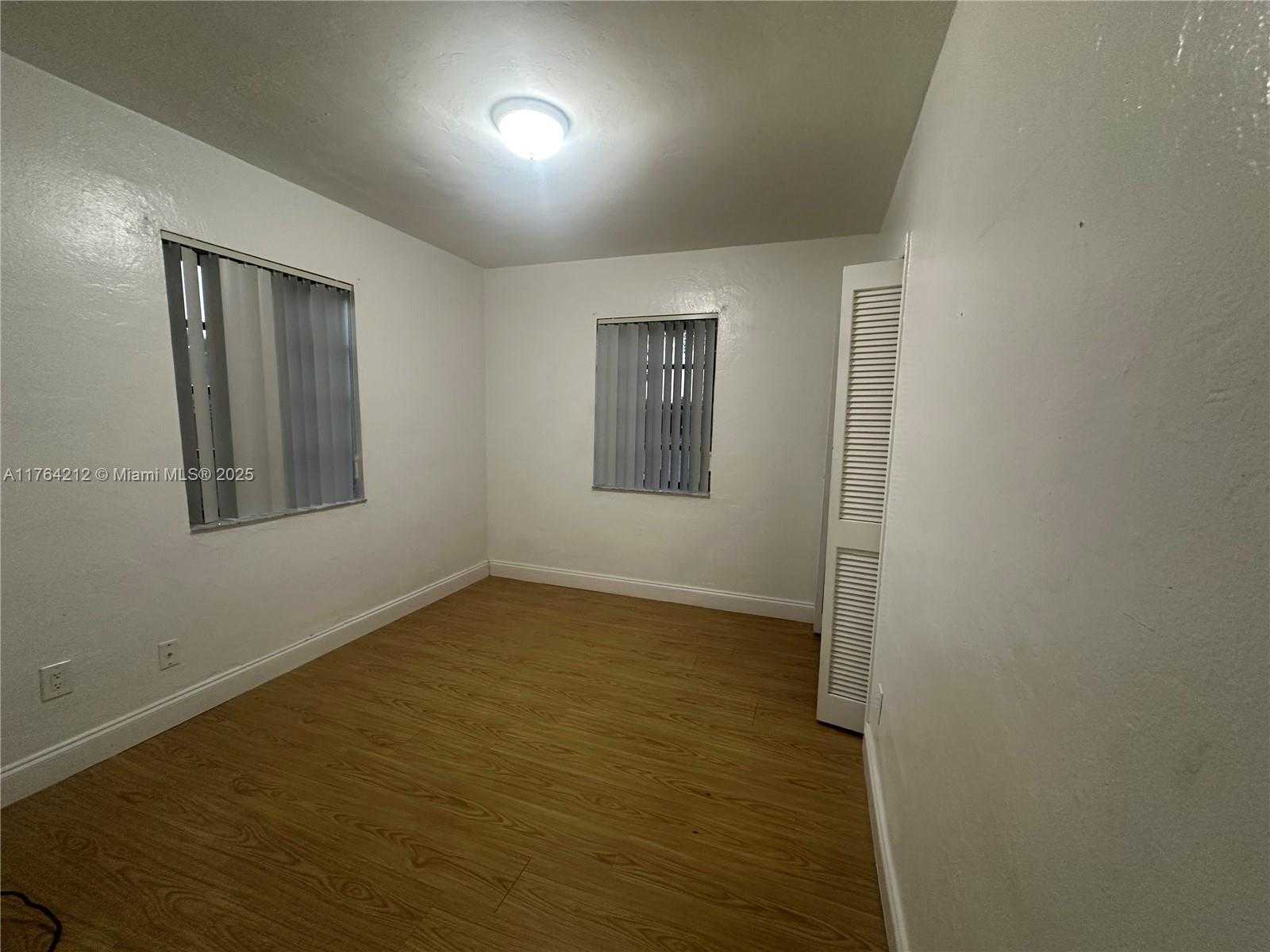 Small Image of 8250, Miami Number 4