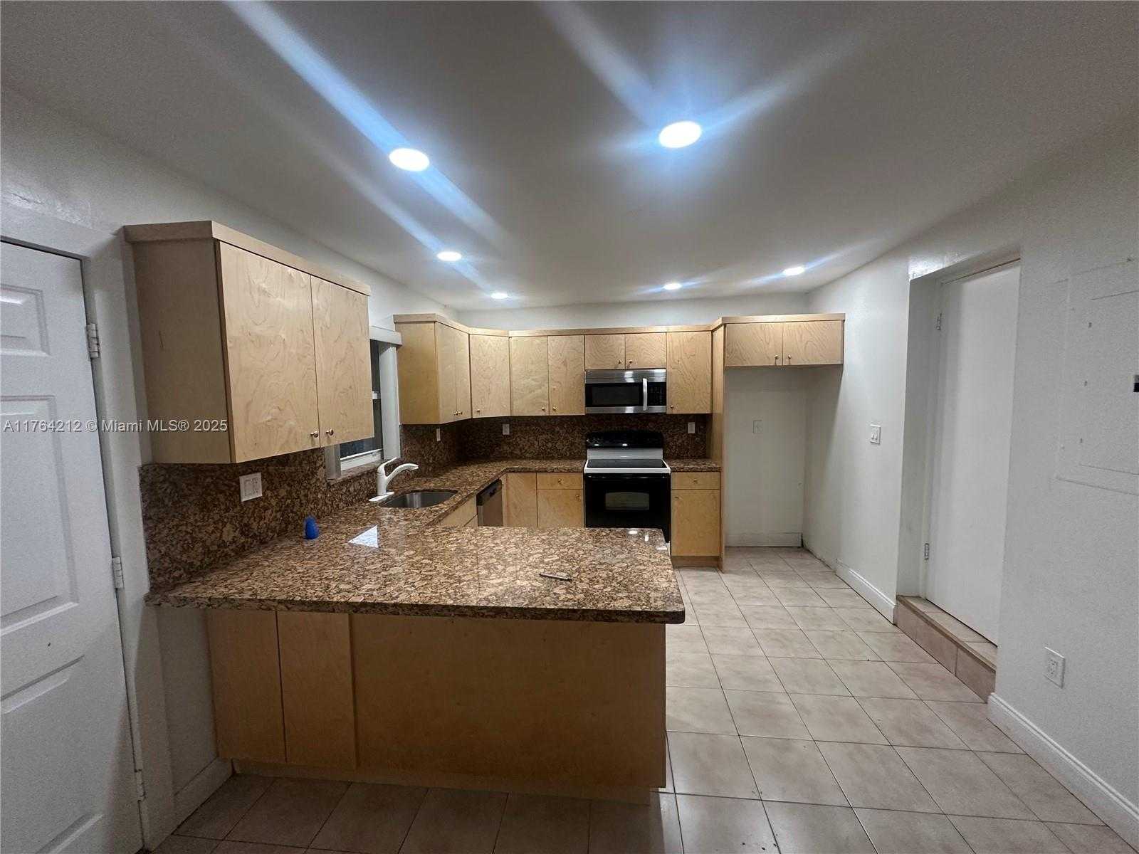 Small Image of 8250, Miami Number 7