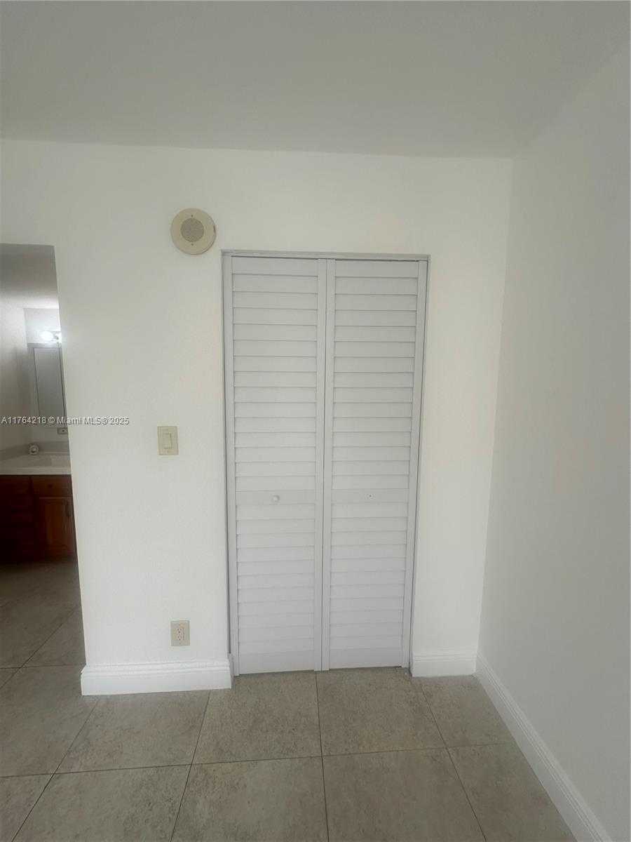 Small Image of 16909 #604, Sunny Isles Beach Number 3
