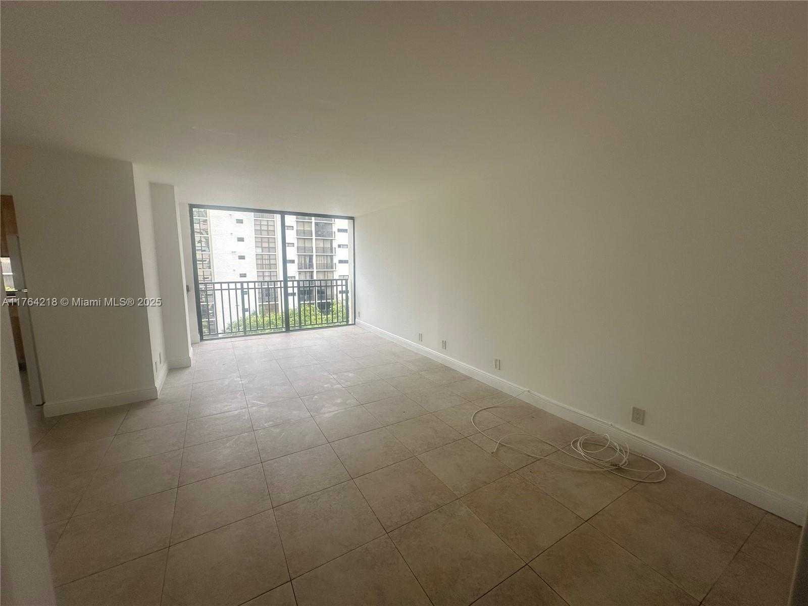 Small Image of 16909 #604, Sunny Isles Beach Number 4