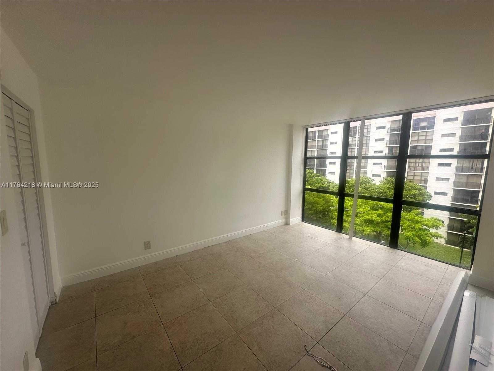 Small Image of 16909 #604, Sunny Isles Beach Number 9