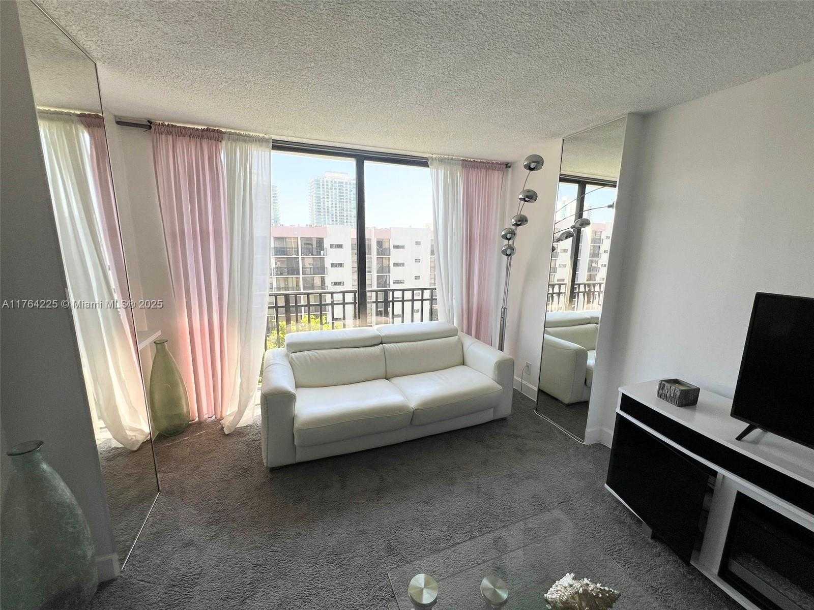 Small Image of 17021 NORTH BAY RD #922, Sunny Isles Beach Number 4