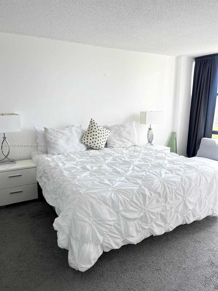 Small Image of 17021 NORTH BAY RD #922, Sunny Isles Beach Number 7