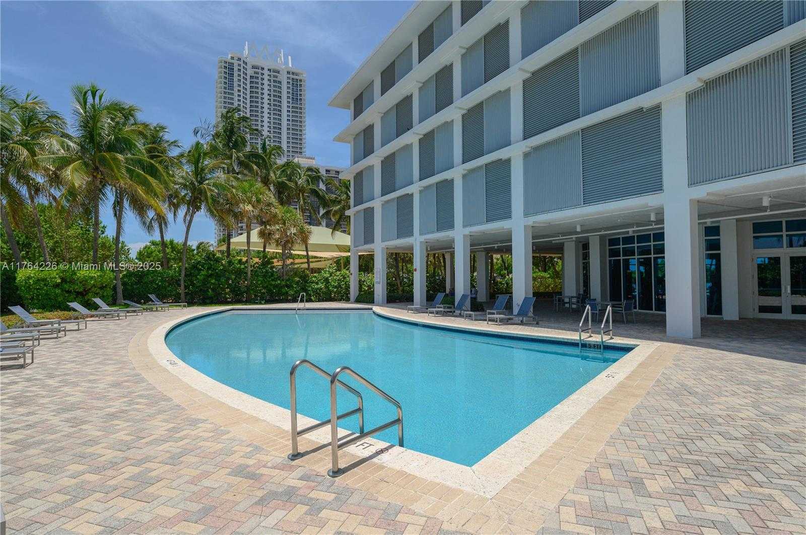Small Image of 6515 COLLINS AVE #601, Miami Beach Number 16