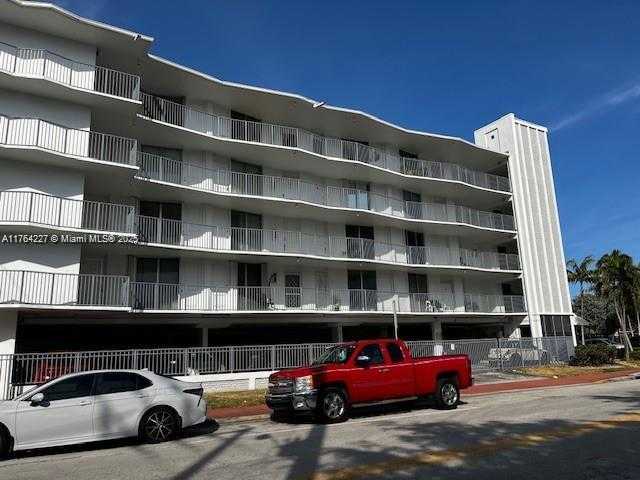Small Image of 1100 ALTON #5D, Miami Beach Number 2