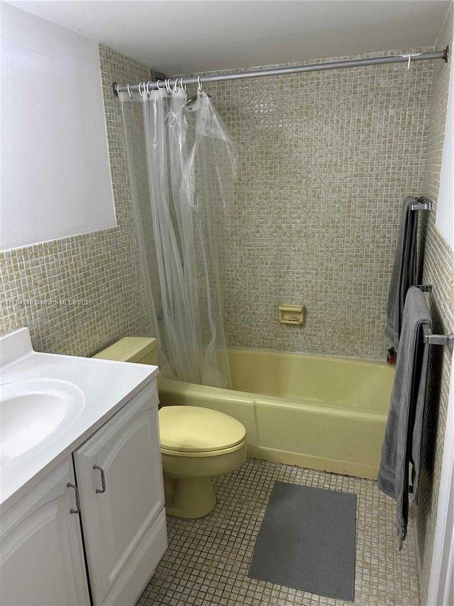 Small Image of 401 OCEAN DR #810, Miami Beach Number 4