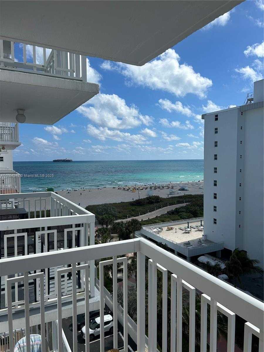 Small Image of 401 OCEAN DR #810, Miami Beach Number 6