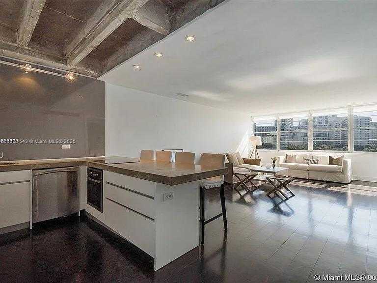 Small Image of 20 ISLAND AVE #410, Miami Beach Number 2