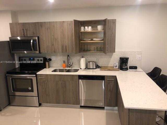 Small Image of 1648 FUNSTON ST #3, Hollywood Number 11