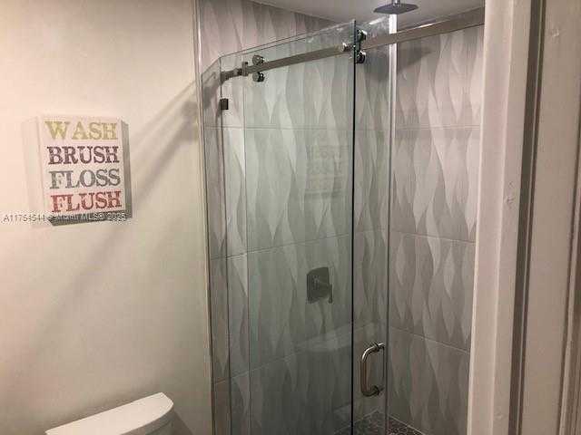 Small Image of 1648 FUNSTON ST #3, Hollywood Number 5