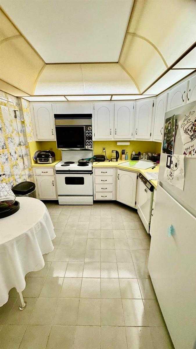 Small Image of 1865 SOUTH OCEAN DR #11B, Hallandale Beach Number 10