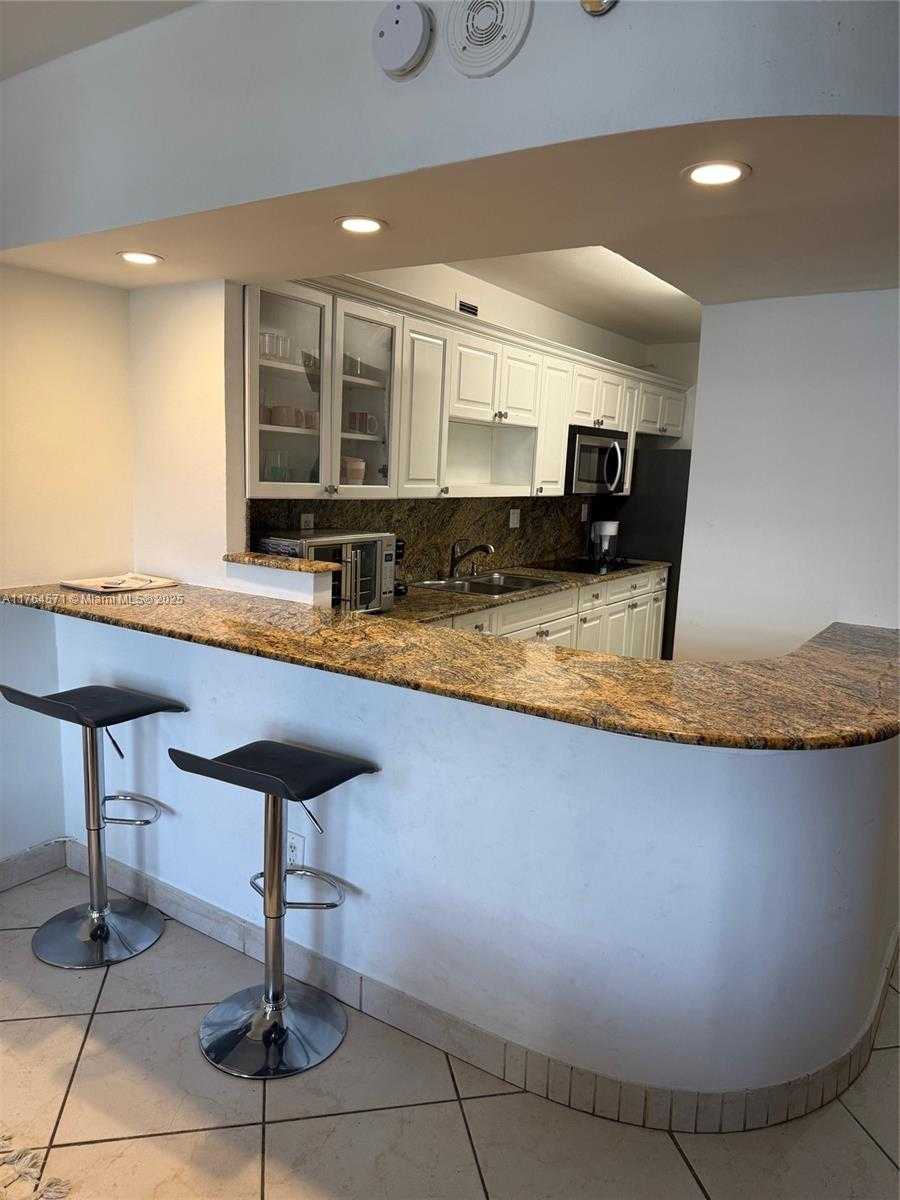 Small Image of 100 LINCOLN RD #520, Miami Beach Number 3