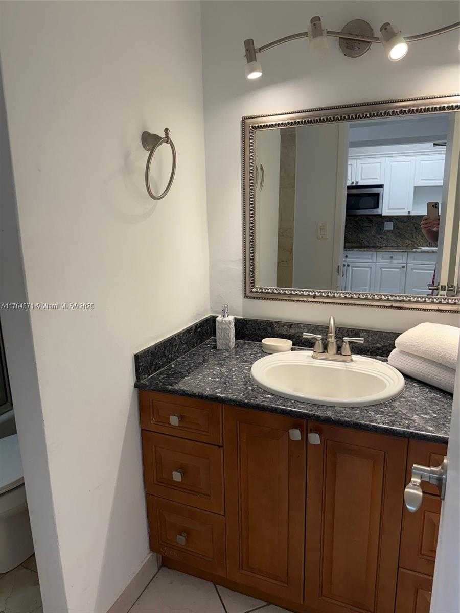 Small Image of 100 LINCOLN RD #520, Miami Beach Number 6