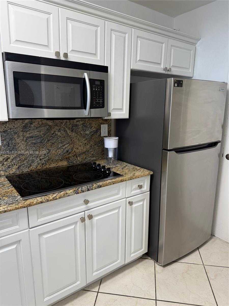 Small Image of 100 LINCOLN RD #520, Miami Beach Number 7