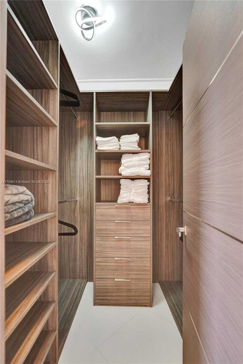 Small Image of 4001 SOUTH OCEAN DR #16P, Hollywood Number 11