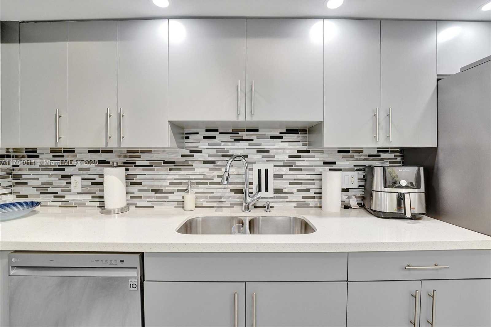 Small Image of 4001 SOUTH OCEAN DR #16P, Hollywood Number 56