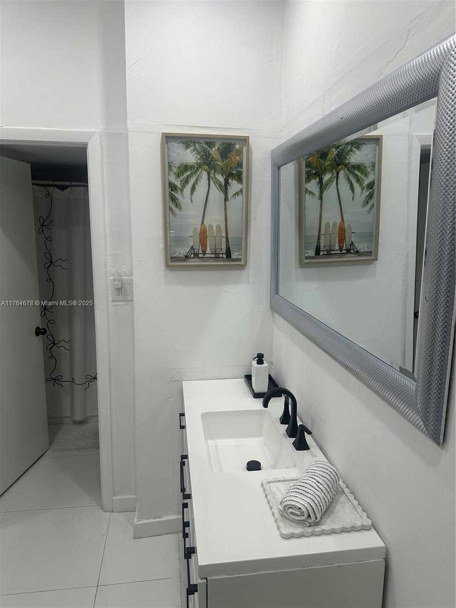 Small Image of 18041 BISCAYNE BLVD #PH02, Aventura Number 12