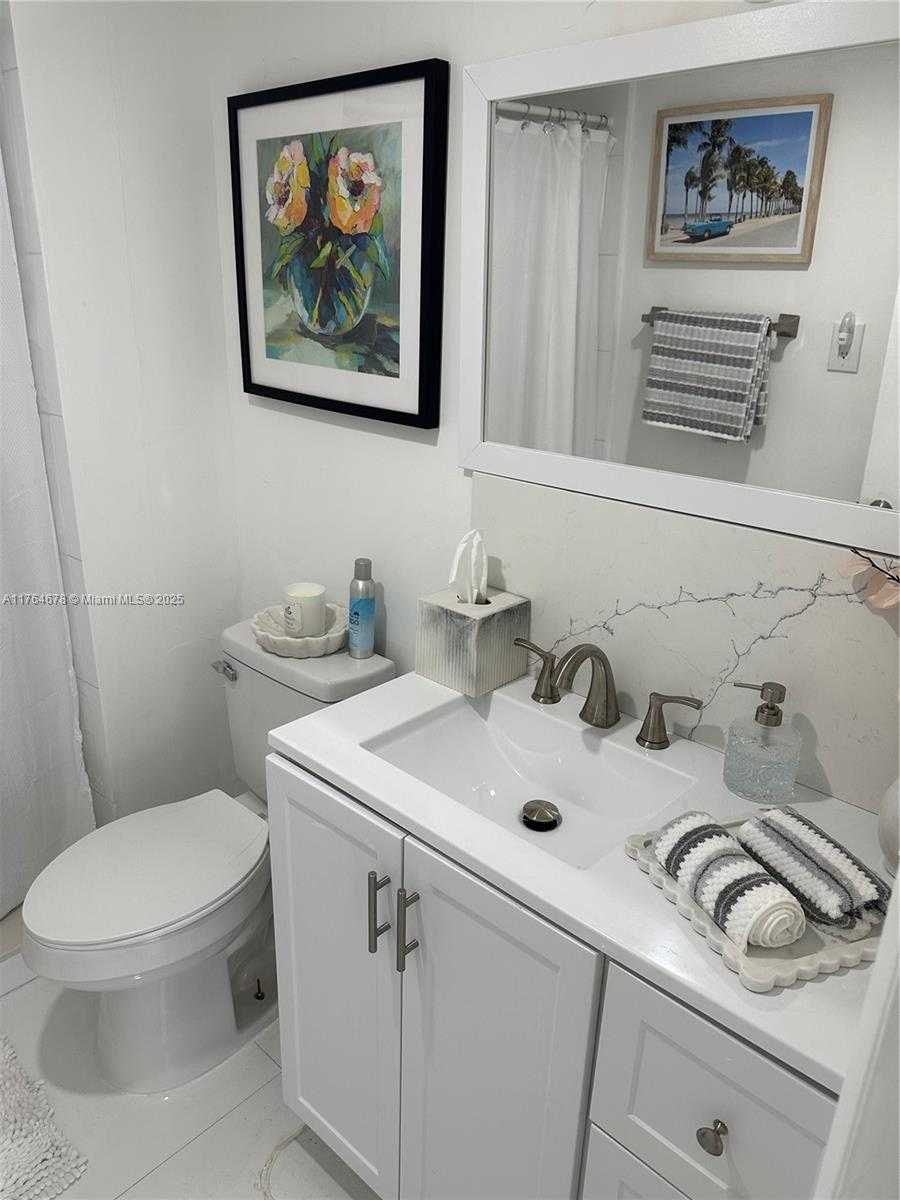 Small Image of 18041 BISCAYNE BLVD #PH02, Aventura Number 14