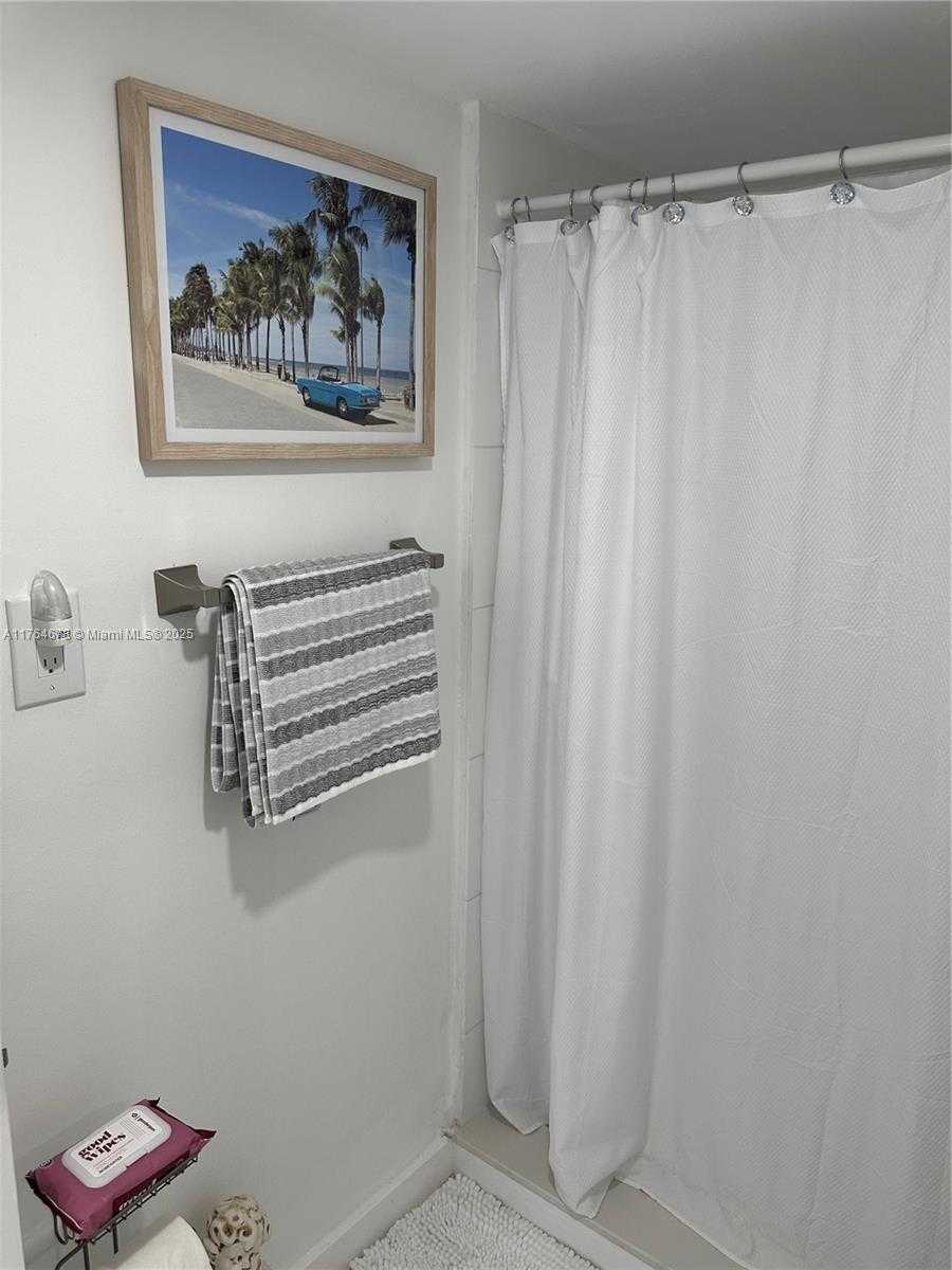 Small Image of 18041 BISCAYNE BLVD #PH02, Aventura Number 15