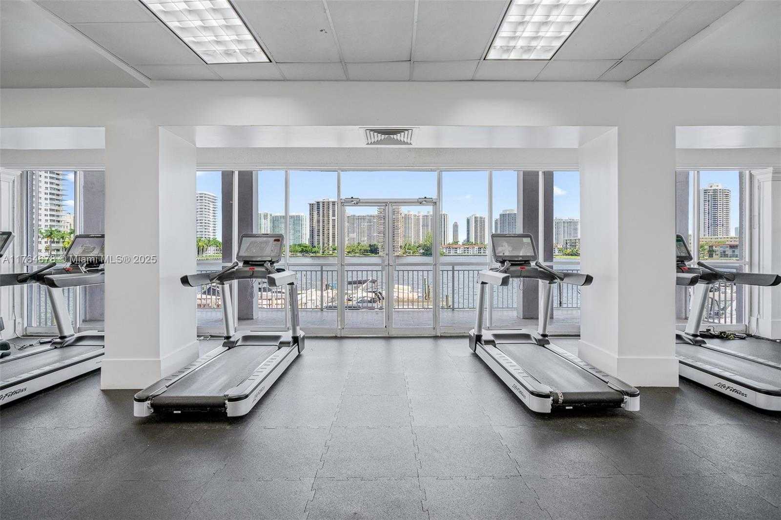 Small Image of 18041 BISCAYNE BLVD #PH02, Aventura Number 27