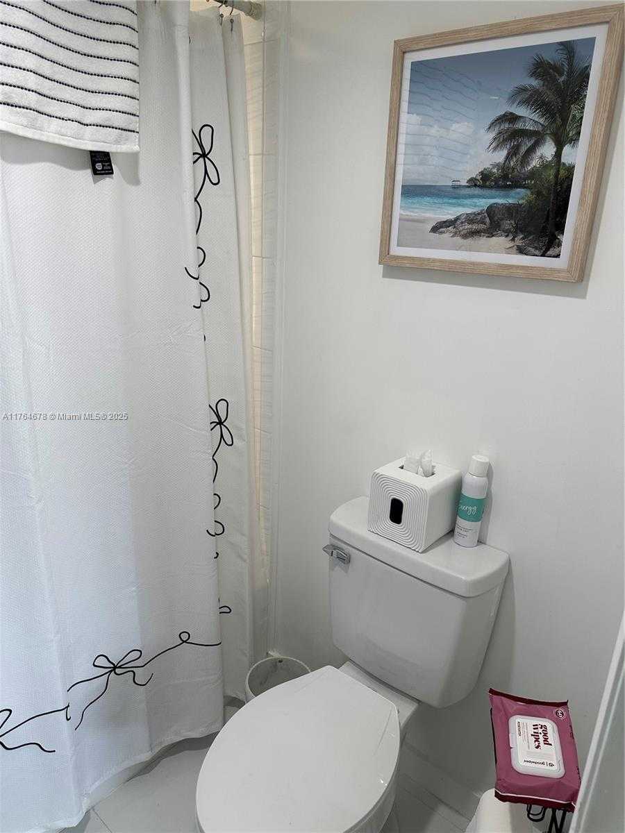 Small Image of 18041 BISCAYNE BLVD #PH02, Aventura Number 38