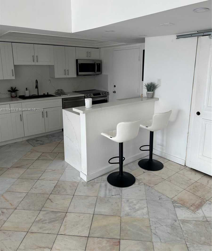 Small Image of 18041 BISCAYNE BLVD #PH02, Aventura Number 4