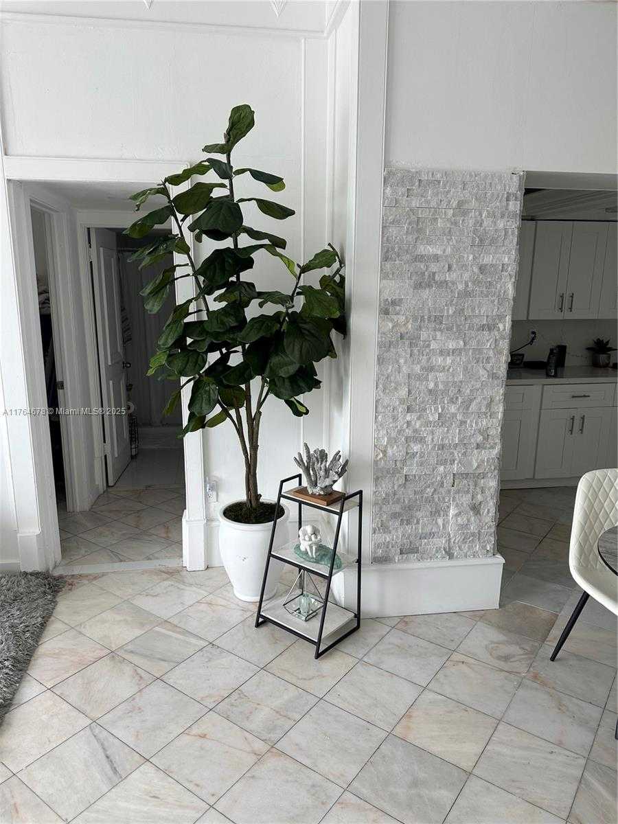 Small Image of 18041 BISCAYNE BLVD #PH02, Aventura Number 7