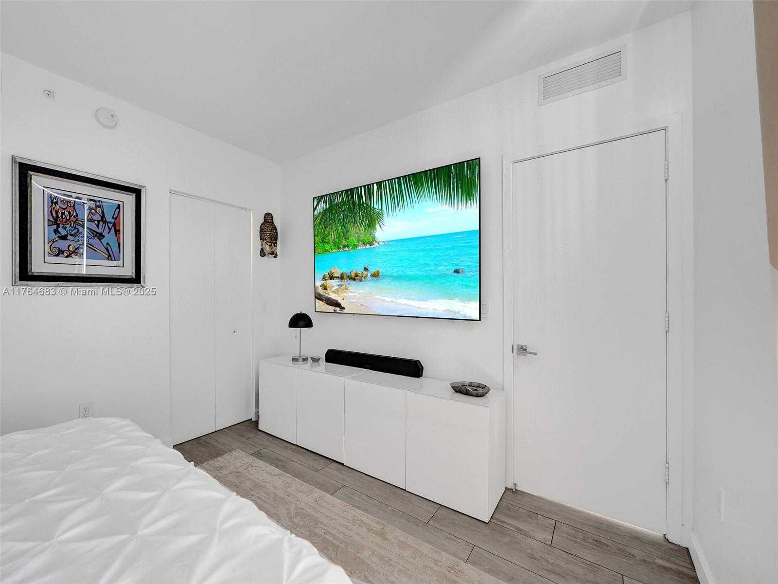 Small Image of 55 SOUTH WEST 9TH ST #1003, Miami Number 23